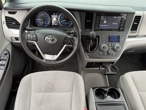 Used 2019 Toyota Sienna LE image 10