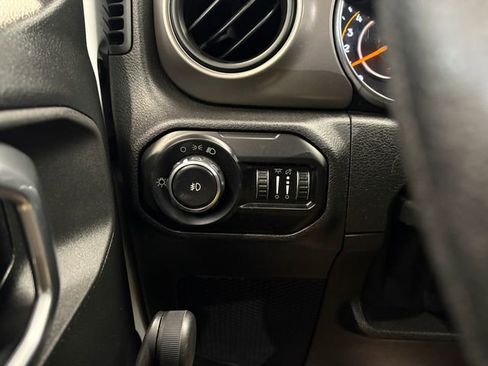 Used 2021 Jeep Wrangler Unlimited Sport AWD/4WD image 12