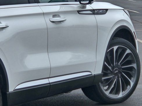 Used 2023 Lincoln Aviator Reserve w/ Equipment Group 201A image 12