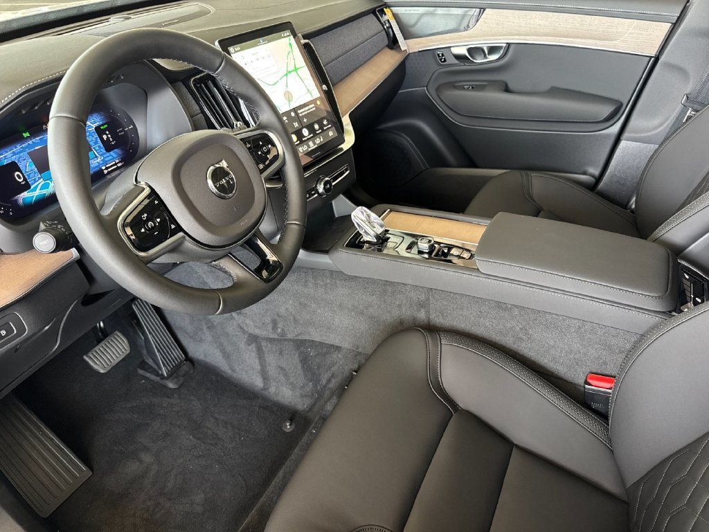 New 2026 Volvo XC90 T8 Plus AWD/4WD image 9