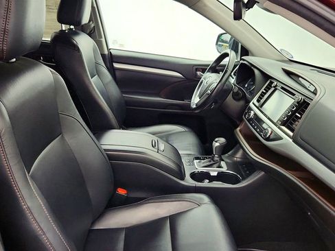 Used 2018 Toyota Highlander XLE image 25