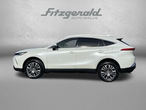 Used 2022 Toyota Venza XLE image 4