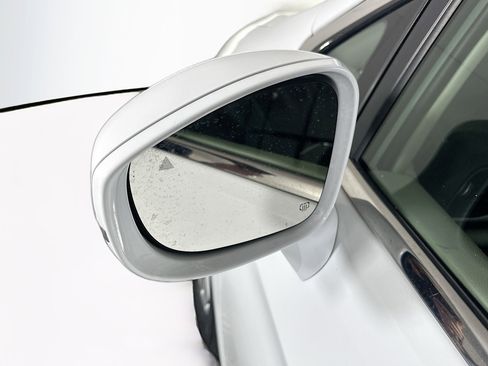 Used 2022 Chrysler Pacifica Touring-L image 16