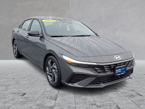 Certified 2025 Hyundai Elantra Sport FWD image 3