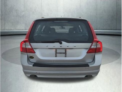 Used 2010 Volvo V70 image 4