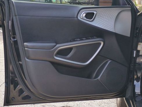 Used 2022 Kia Soul LX w/ Technology Package image 9