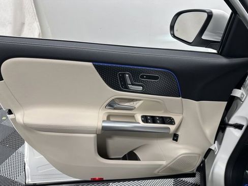 Used 2025 Mercedes-Benz GLA 250 4MATIC image 15