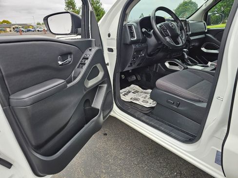 Used 2024 Nissan Frontier SV w/ SV Convenience Package image 20