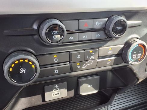 New 2025 Ford F550 4x4 Regular Cab Super Duty image 8