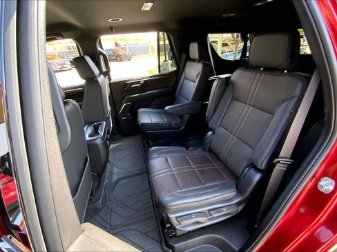 Used 2025 Chevrolet Tahoe High Country AWD/4WD image 21
