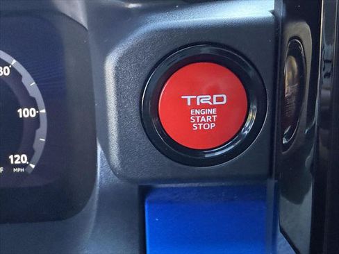 Certified 2025 Toyota Tacoma TRD Off-Road AWD/4WD image 30