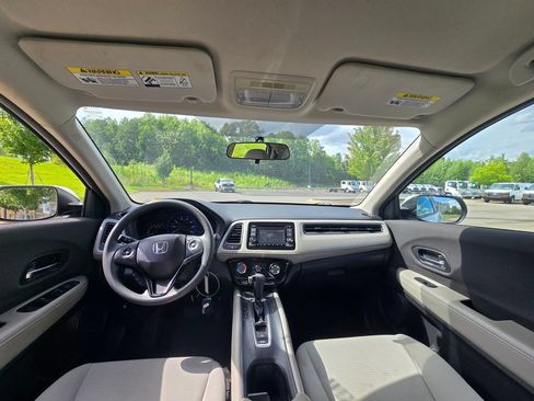 Used 2019 Honda HR-V LX image 17