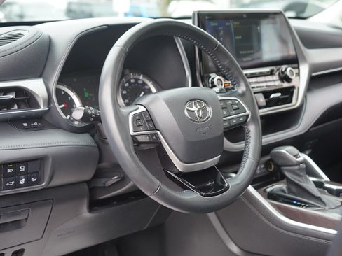 Used 2022 Toyota Highlander Platinum AWD/4WD image 11