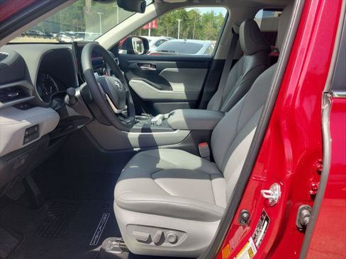 Certified 2026 Toyota Highlander XLE AWD/4WD image 15