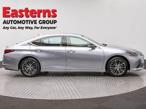 Used 2022 Lexus ES 350 w/ Premium Package FWD image 4