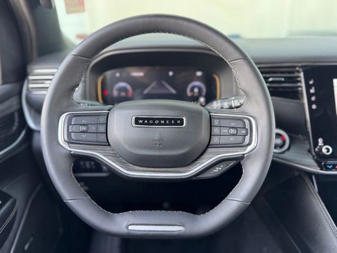 Used 2023 Jeep Wagoneer L Series II image 7