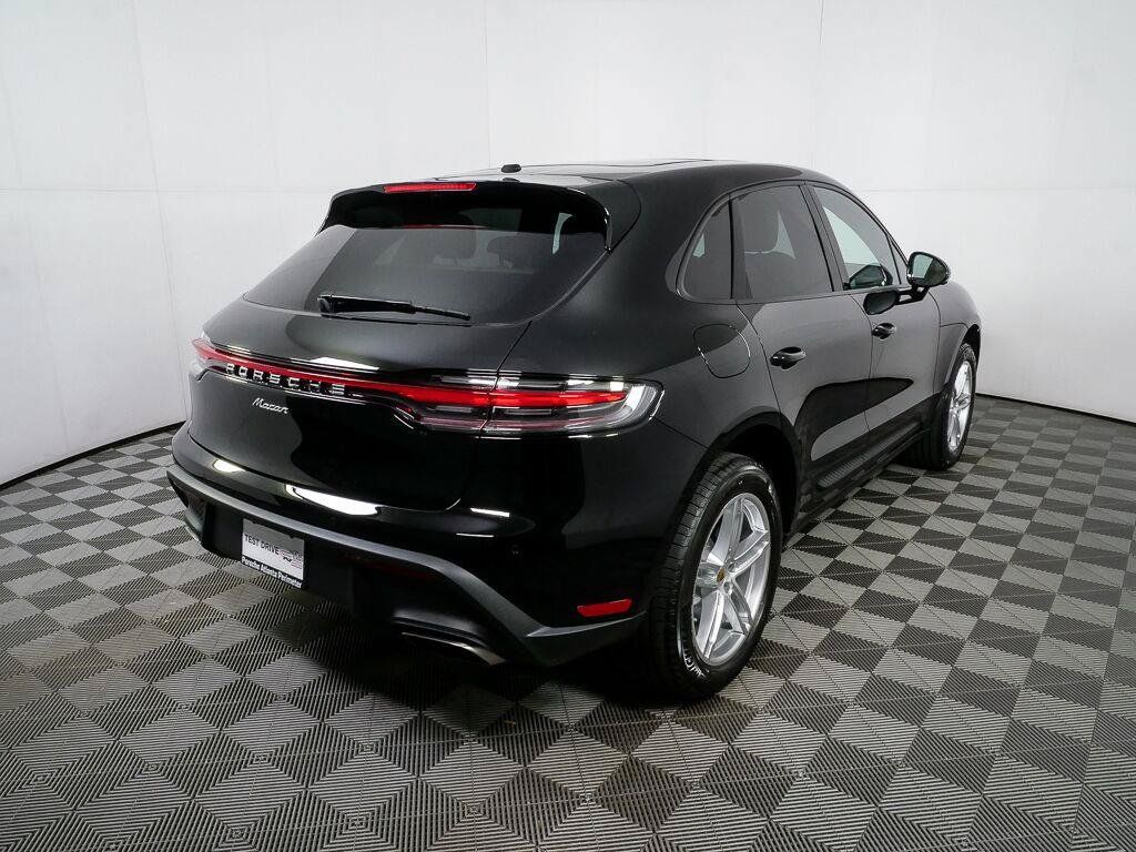 Certified 2026 Porsche Macan AWD/4WD image 29