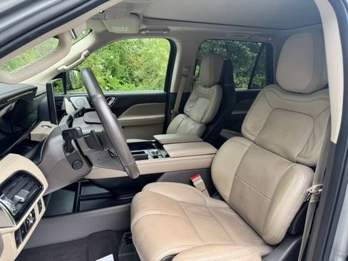 Used 2023 Lincoln Navigator Reserve AWD/4WD image 10