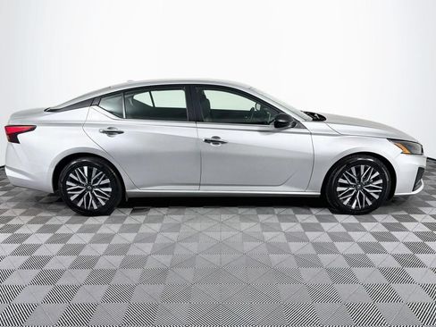 Used 2024 Nissan Altima 2.5 SV FWD image 25
