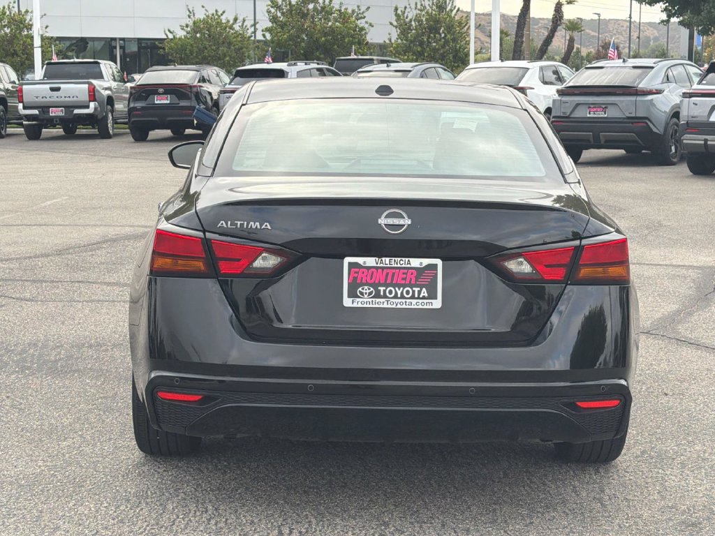 Used 2025 Nissan Altima 2.5 SV FWD image 4