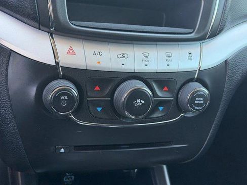 Used 2019 Dodge Journey SE FWD image 26