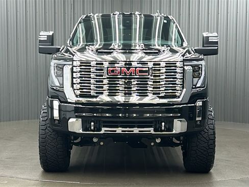 Used 2025 GMC Sierra 3500 Denali image 8