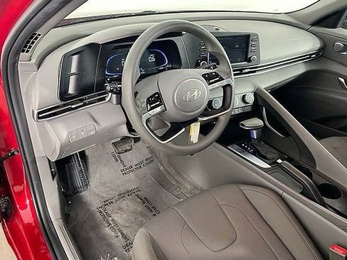 Used 2025 Hyundai Elantra SE FWD image 20