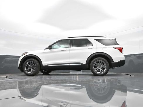 Used 2025 Ford Explorer Active w/ Active Comfort Package image 41