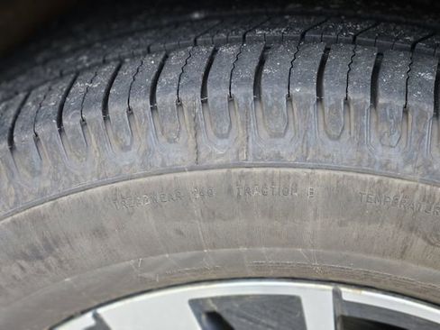 Used 2023 Volkswagen Atlas SE image 11