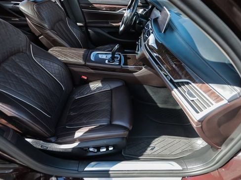 Used 2020 BMW 750i xDrive w/ Executive Package AWD/4WD image 59