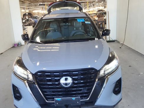 Used 2023 Nissan Kicks SR w/ SR Premium Package FWD image 9
