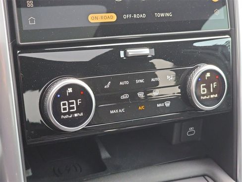 New 2025 Land Rover Discovery Dynamic SE image 25