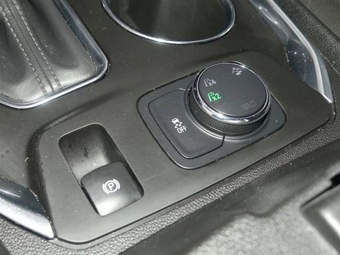 Used 2019 Chevrolet Traverse LT image 37