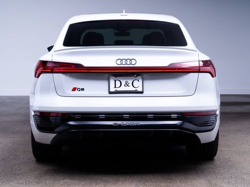 Used 2024 Audi Q8 e-tron Prestige w/ Prestige Package AWD/4WD image 5