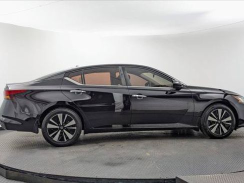 Used 2022 Nissan Altima 2.5 SV FWD image 8