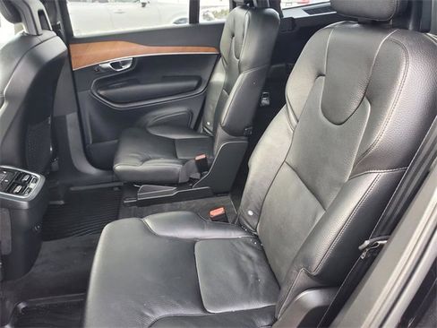 Used 2021 Volvo XC90 T6 Momentum w/ Climate Package image 32