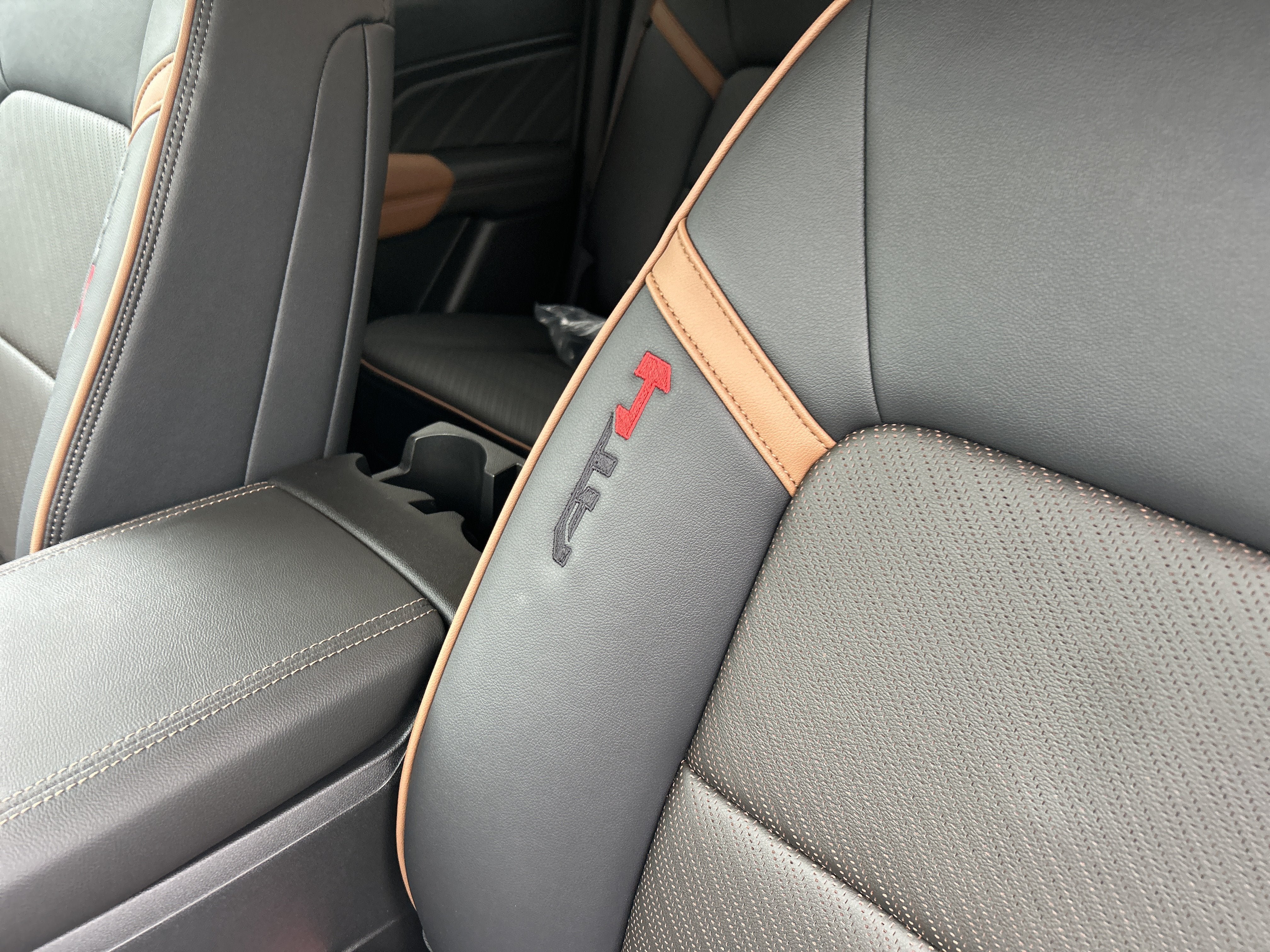 New 2026 GMC Canyon AT4 w/ Technology Plus Package AWD/4WD image 20