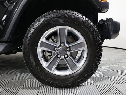 Used 2019 Jeep Wrangler Unlimited Sahara AWD/4WD image 6