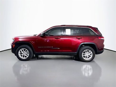 Used 2023 Jeep Grand Cherokee Laredo image 6