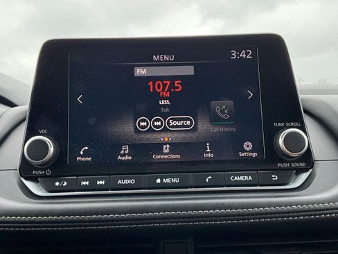 Used 2024 Nissan Rogue S image 18