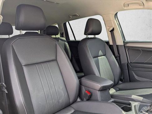 Used 2022 Volkswagen Tiguan SE image 19