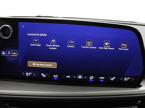 Used 2025 Chevrolet Traverse LT image 23