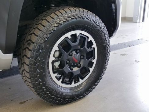 Used 2024 Toyota Tacoma TRD Off-Road image 8