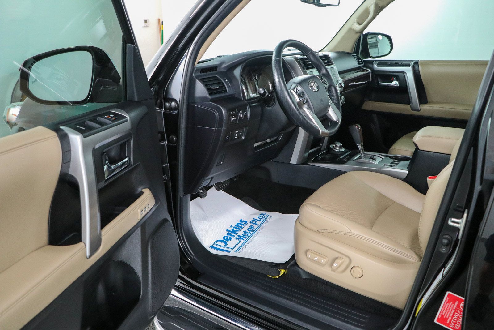Used 2024 Toyota 4Runner Limited AWD/4WD image 3