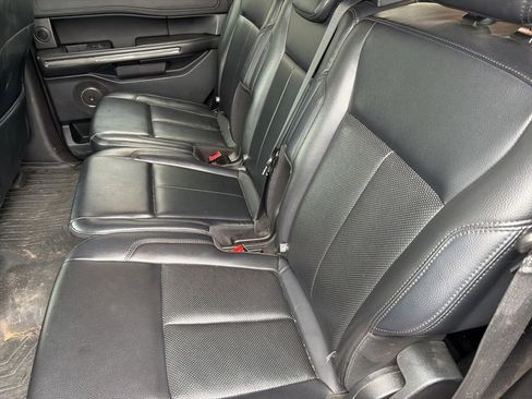 Used 2019 Ford Expedition XLT w/ Equipment Group 202A AWD/4WD image 10