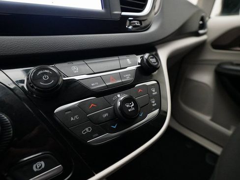 Used 2024 Chrysler Voyager LX image 22