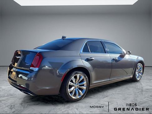 Used 2019 Chrysler 300 Touring L w/ Quick Order Package 22F image 7