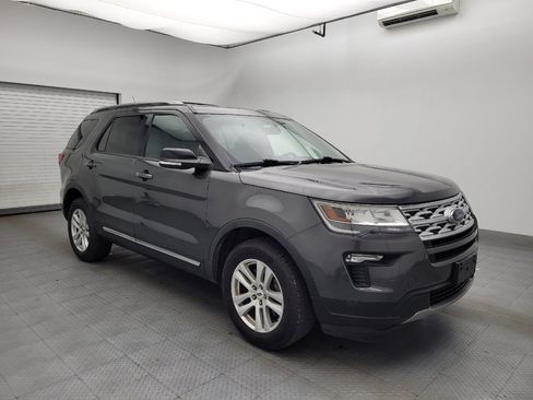 Used 2018 Ford Explorer XLT w/ Equipment Group 202A AWD/4WD image 13