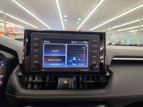Used 2021 Toyota RAV4 LE FWD image 17
