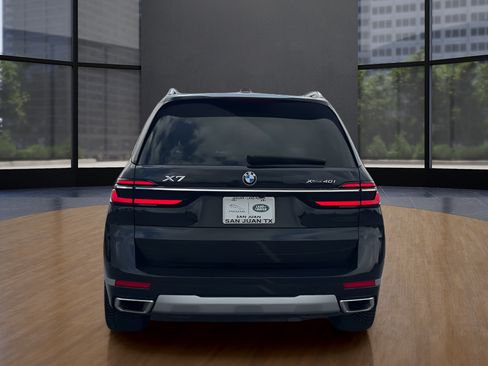 Used 2025 BMW X7 xDrive40i w/ Premium Package AWD/4WD image 4